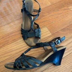 Naturalizer Black Leather Wedge Sandals